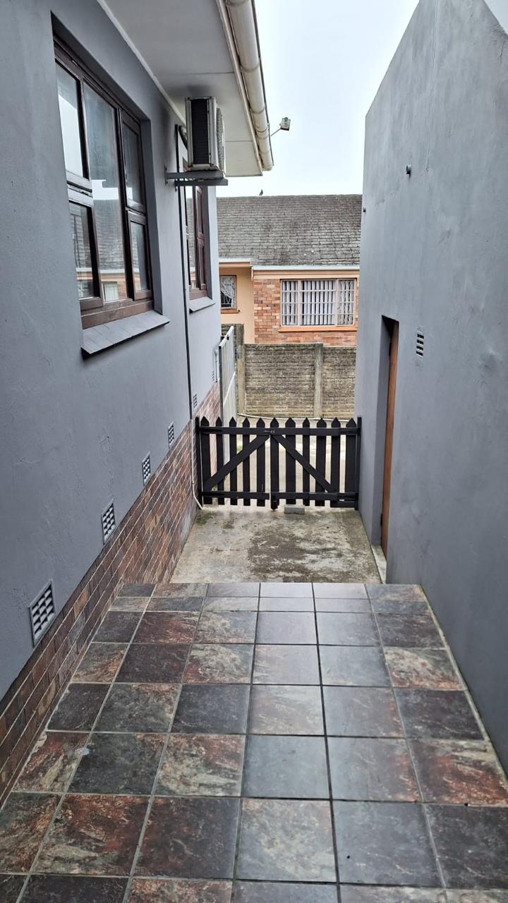 7 Bedroom Property for Sale in Sunnyridge Eastern Cape